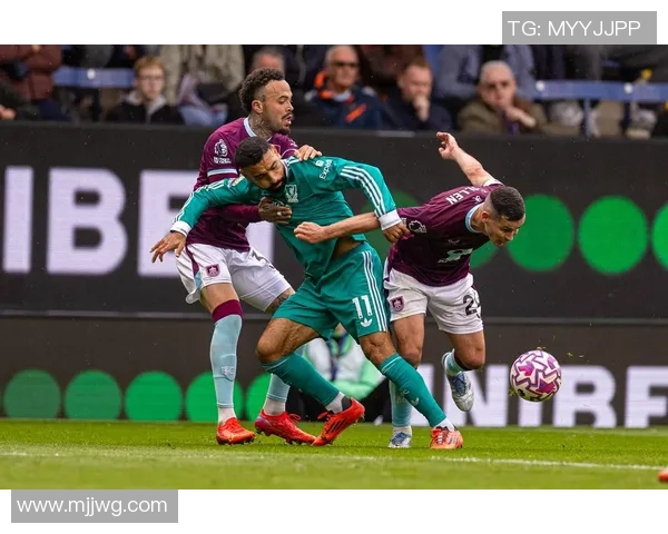 利物浦与伯恩利激战成平局双方各取一分的精彩对决回顾 利物浦与伯恩利激战成平局双方各取一分的精彩对决回顾