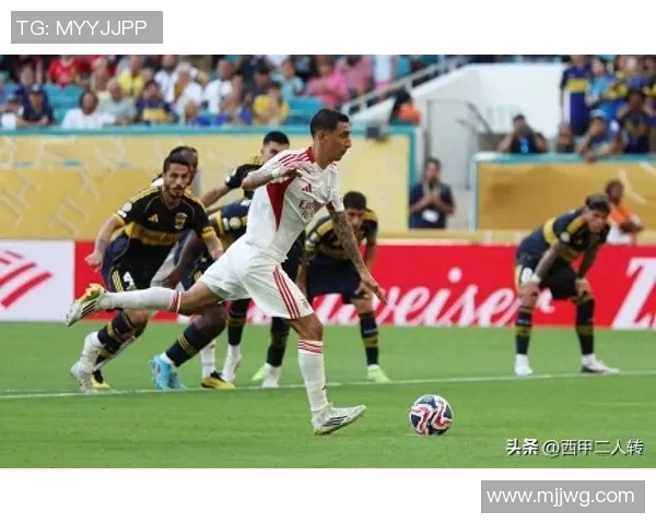 圣塔克拉与本菲卡的较量因争议判罚而腰斩球迷反应热烈 圣塔克拉与本菲卡的较量因争议判罚而腰斩球迷反应热烈