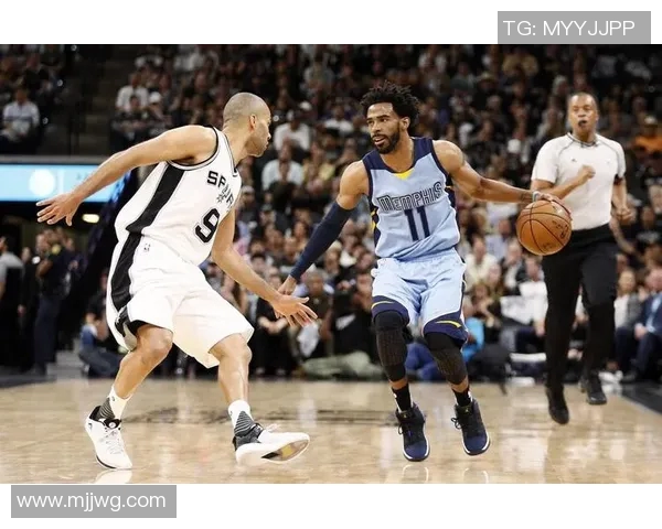 灰熊与马刺季后赛激战正酣直播全程回顾与精彩瞬间分析