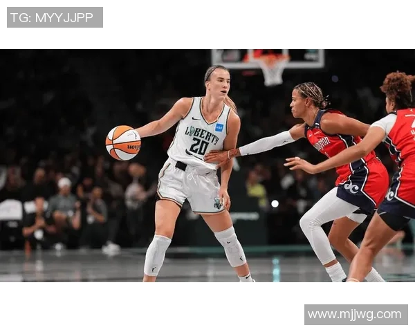 美职篮狂热与梦想的对决：激情碰撞下的篮球传奇与未来希望