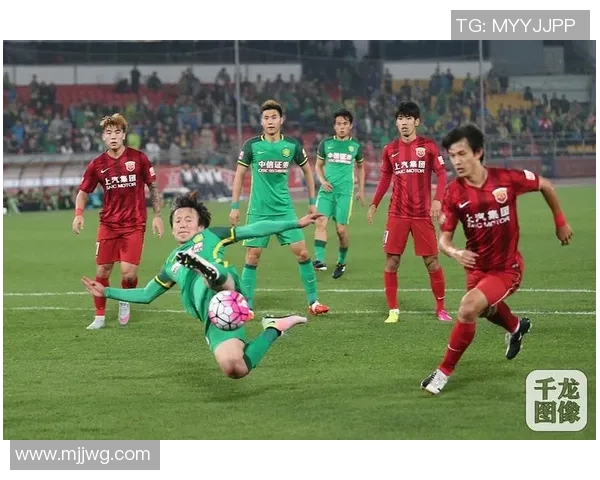 2018年国安与上港激战七月二十五日精彩回顾与赛后分析